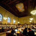 Es la biblioteca pública más grande de los Estados Unidos y el lugar con más contenido de la historia de América que existe. Como detalle curioso: aquí se rodó una de las escenas más míticas de la película Los cazafantasmas. Ver más f...