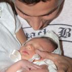 Navas, con su pequeño.