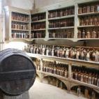 Cádiz es el lugar perfecto para disfrutar de un buen pescaíto frito y rincones como El Romerijo, en el Puerto de Santa María, lo ponen fácil. Por supuesto, no puedes olvidar acompañar esas deliciosas tortillitas de camarones o ese cazón co...