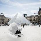 Ninetales y Karl Lagerfeld son la misma cara de la moneda. De porte majestuoso y estilo impecable, ambos comparten una mente privilegiada y cierta afición al lujo. Al igual que el Pokémon, el diseñador de Chanel parece desafiar al paso del ti...