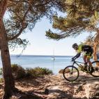 Joan Febrer, de Cam&iacute; de Cavalls 360&ordm;: &quot;La ruta por Cam&iacute; de Cavalls es para aut&eacute;nticos amantes del MTB m&aacute;s exigente y t&eacute;cnico. Da la vuelta a Menorca, isla declarada Reserva de la Biosfera por la UNESC...