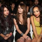 Geldof (izquierda), con las actrices Mischa Barton (centro) y Ashley Madekwe (derecha) en el desfile de Hervé Leger en la semana de la moda de Nueva York de septiembre de 2009.