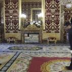 El rey con el embajador de la India, Vikram Misri.