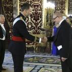 El rey, el ministro de Exteriores y el embajador de Estonia.