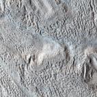 Esas arrugas son probablemente marcas de piedra sobre una capa de hielo duro. (Ethan Schaefer)