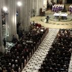 Vista general de la catedral de la Almudena donde se ha celebrado una misa por las víctimas.