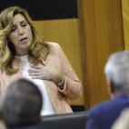 Milita en el PSOE desde los 17 años. Sus críticos le achacan ser una política profesional y no conocer otro trabajo que el del partido.