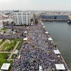 La multitud de ciudadanos durante el cierre de campa&ntilde;a de Anaya.