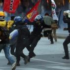 Ankara (Turquía). Desde la capital, los turcos protestan por la falta de acción de su Gobierno frente a los ataques del EI.