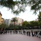 Desde primera hora de la ma&ntilde;ana se han formado largas colas para acceder a los colegios electorales. Estas elecciones tienen la particularidad de que se celebran en un d&iacute;a laborable. Seg&uacute;n algunos expertos, esta circunstanci...