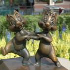 El primer parque Disneyland inaugurado en el mundo fue el de Anaheim, California, así como el más fotografiado. Aunque las entradas son carísimas, todo aquel que haya crecido con las películas de Disney coincidirá en que merece la pena ir a...