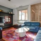 Espacio: 1.116 m². Este chalet de dos plantas y sótano tiene seis habitaciones con cuarto de baño, una gran sala de estar con cine, billar, gimnasio, oficina y baño de invitados. En la primera planta se puede encontrar también un salón con...