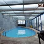 Espacio: 600 m². Villa de nueve habitaciones con vistas al mar. Con escalera y ascensor que comunican todos los pisos, varios salones, terrazas, miradores y despachos. Tiene también piscina cubierta, sauna y patio. Para ver más sobre esta v...