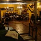 Espacio: 550 m². La vivienda tiene cuatro plantas. En la planta de abajo se puede encontrar la bodega y el horno de leña, además de un comedor con espacio para veinte personas. En la planta calle se encuentra la cocina, el salón, el hall y...