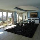 Espacio: 350 m². Esta vivienda de tres habitaciones cuenta con salón, comedor, cocina y una increíble terraza. Equipada con electrodomésticos de última generación, pantalla de plasma, equipo de climatización, bañera hidromasaje, dos pl...