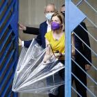 La expresidenta del Parlament, Carme Forcadell, a su salida de la cárcel de Wad Ras.