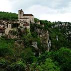 Dentro de los catalogados como “Los pueblos más bellos de Francia” está Saint Cirq Lapopie, que es precioso tanto por dentro como por fuera. En esta ocasión nos quedamos con el exterior, con las impresionantes vistas de un pueblo situado...
