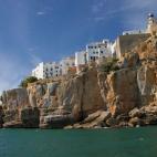Un clásico de los veraneos pero también uno de los pueblos más bonitos del país. Su casco antiguo, su castillo templario, las murallas…; son tantas las cosas que tiene Peñíscola. Y a todas ellas hay que sumarle su increíble panorámica...