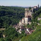 En Rocamadour encontramos edificios situados a más de 120 metros de altura sobre un acantilado, donde destaca la iglesia de Notre Dame con la famosa Virgen Negra. Ver más fotos de Rocamadour Foto: Murciegala