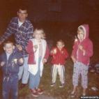 Aquellos que dejaban a los niños jugar con bengalas. Una combinación explosiva.