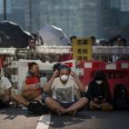 5c8b269d230000dd04243da3