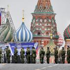 Soldados en la plaza roja.