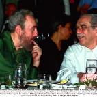 El líder cubano Fidel Castro y García Márquez conversan en una cena el 3 de marzo de 2000 en La Habana, durante la celebración del segundo festival internacional de los puros, un evento para fomentar la exportación.
