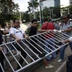 5c8b26a4360000c81a6c9877