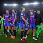 Las jugadoras del Barcelona, exultantes, miran al p&uacute;blico