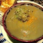 Necesitarás bicarbonato y suero de leche. Aquí tienes la receta.