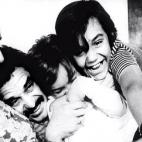 De vuelta en Colombia, se casó con Mercedes Barcha, su prometida de cuando era joven y la mujer de su vida. Con ella tuvo dos hijos, Rodrigo y Gonzalo.