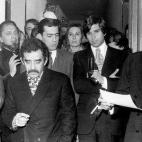 Antes de huir del acoso de los medios conoce a Mario Vargas Llosa, un escritor peruano fascinado con su obra. García Márquez también lo había leído y se forjó entre ambos una gran amistad.