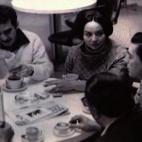 Su amistad con Vargas Llosa termina con un ojo morado después de un desencuentro que permanece en el misterio. Se rumorea que tenia algo que ver con la mujer del peruano, pero también se menciona la posibilidad de un enfrentamiento ideológico...