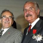 Tras recuperarse de la enfermedad, García Márquez se volcó con el mundo literario y se codeó, como hizo durante toda su vida, de destacadas personalidades del mundo de la política, la cultura y los negocios. En la foto, con el escritor mexi...