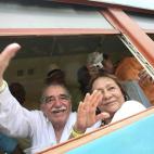 En 2007 y tras más de 24 años de ausencia, regresó a Atacarata, su pueblo natal, donde fue recibido con honores. El alcalde había tratado sin éxito años antes de cambiar el nombre al pueblo por Aracataca-Macondo, el lugar ficticio donde tr...