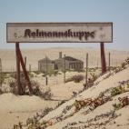 Ahora es un pueblo fantasma abandonado, pero Kolmankop fue en el pasado una próspera ciudad construida durante el descubrimiento de diamantes en la zona entre 1908 y 1910. En 1954 fue abandonada, dejando atrás casas, escuelas y un hospital, qu...