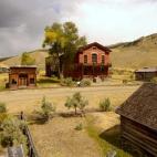 Bannack fue fundado durante la expansión hacia el Lejano Oeste de EEUU y la fiebre del oro de mediados del siglo XIX. Llegó a tener hasta 10.000 habitantes, que finalmente abandonaron el asentamiento en la década de los setenta. "Un paso at...