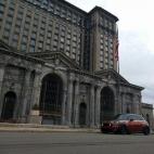 La Estación Central de Michigan es un edificio de 18 alturas, construido en la década de 1910, pensado para albergar un hotel, cafeterías, restaurantes, despachos, oficinas y todos los servicios necesarios para los pasajeros. Con la llegada d...