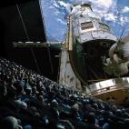 Hace cinco años, en mayo de 2009, una misión de la NASA fue enviada al espacio para reparar y mejorar el telescopio Hubble, en órbita desde 1990. Entre su equipo llevaban una cámara IMAX que grabó un proceso que ahora se puede ver en salas ...