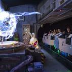 Los famosos Rabbids, los conejos más gamberros de los videojuegos, dan el salto y se transforman en una atracción en la que se pasea con ellos recorriendo distintas épocas históricas en cinco dimensiones. TRUCO: si las colas te lo permiten...