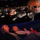 ¿Cómo sería ver salir el sol desde el espacio? ¿Y notar cómo te rozan los meteoritos que están a punto de caer sobre la Tierra? En Futuroscope se puede descubrir en la atracción 'Colisiones Cósmicas', que también muestra cómo se exting...