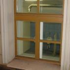 ¡Mira mami, en ese baño hay un gordote haciendo chis! ¡Vengan todos a ver! (via damncoolpictures.com)