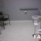 "No importa que vaya al baño mientras comes tu lunch, ¿verdad?" (Via Techeblog)