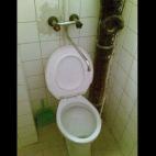 Oye, al menos está ahorrando espacio... (via damncoolpictures.com)