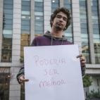 Vitor Tonioli, auxiliar administrativo"Río de Janeiro ha sido incapaz de hacer lo necesario para que las cosas funcionen en condiciones… Por ejemplo, cuando leí la noticia de que las delegaciones extranjeras tienen que gastarse su dinero par...