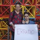 Vitória, ama de casa, y su hija Coraci"Es muy complicado. No es que esté en contra de los Juegos Olímpicos, estoy en contra de que se celebren en el contexto actual de Brasil. No creo que debamos organizarlos".