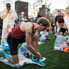 Los corredores se preparan para empezar la prueba