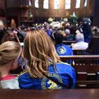 Asistentes a una misa antes del inicio del maratón