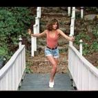 Este montaje de Jennifer Grey para la canción Wipe Out no estaba planeado. Pero como el presupuesto era mínimo, los escasos cambios de vestuario limitaron mucho las escenas.