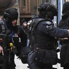 Cacheos policiales en las inmediaciones del London Bridge.